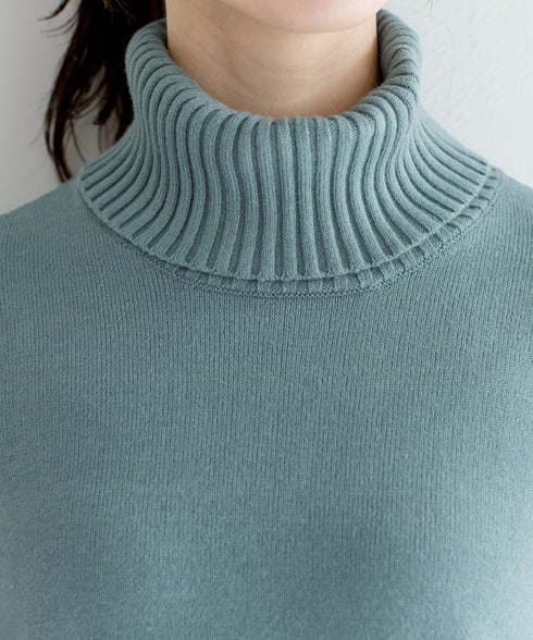 もっちり柔らかいリブタートルプルオーバーニット