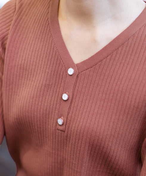 【アウトレット】Vネックボタンニットトップス