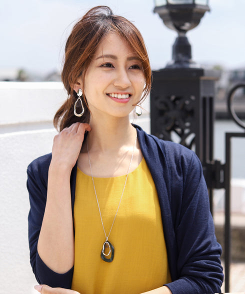 【安田美沙子さん着用 / 日本製】ストレスフリーの着け心地の変形マーブルモチーフネックレス