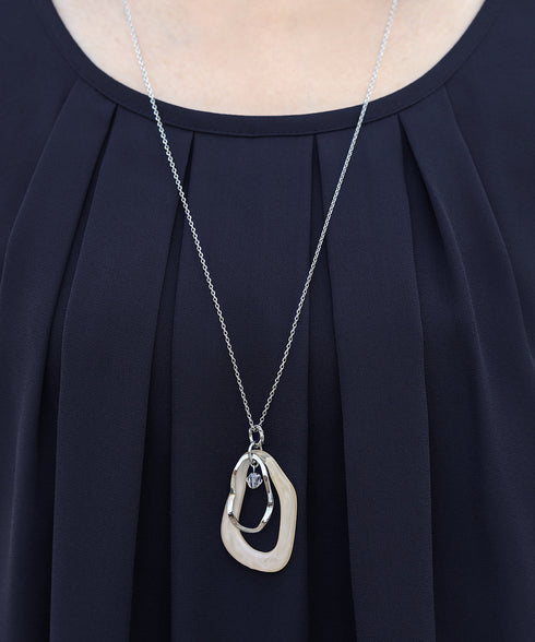 【安田美沙子さん着用 / 日本製】ストレスフリーの着け心地の変形マーブルモチーフネックレス