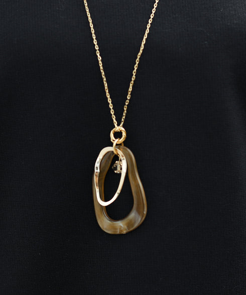 【安田美沙子さん着用 / 日本製】ストレスフリーの着け心地の変形マーブルモチーフネックレス