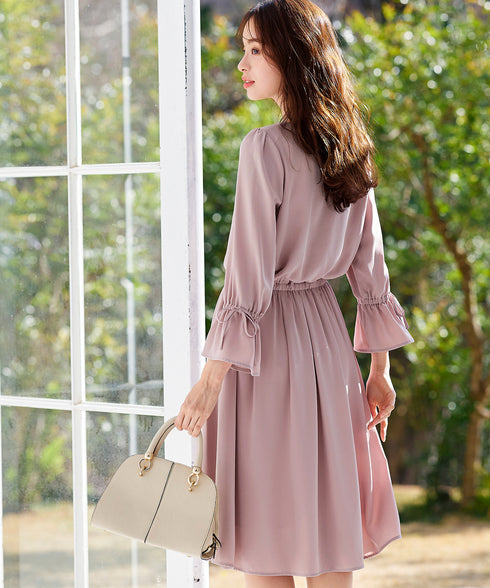 【アウトレット】女性らしさ引き立つ、リボン袖ギャザーワンピース
