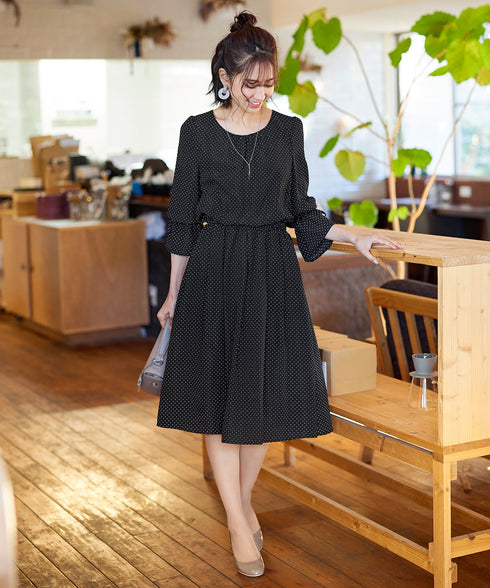 【アウトレット】女性らしさ引き立つ、リボン袖ギャザーワンピース