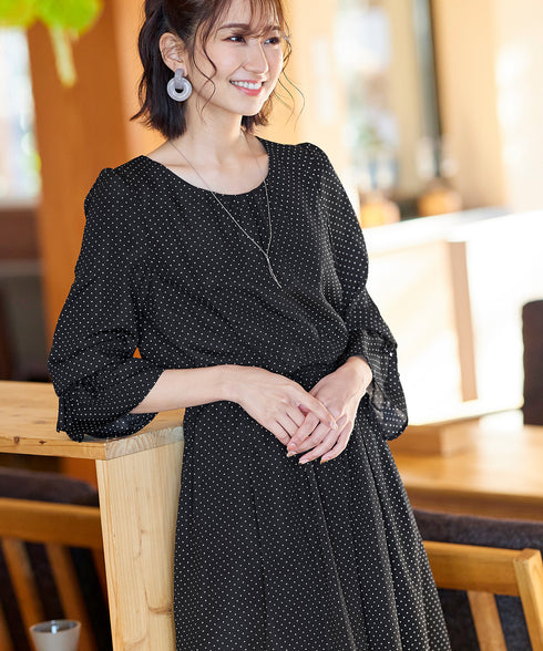 【アウトレット】女性らしさ引き立つ、リボン袖ギャザーワンピース