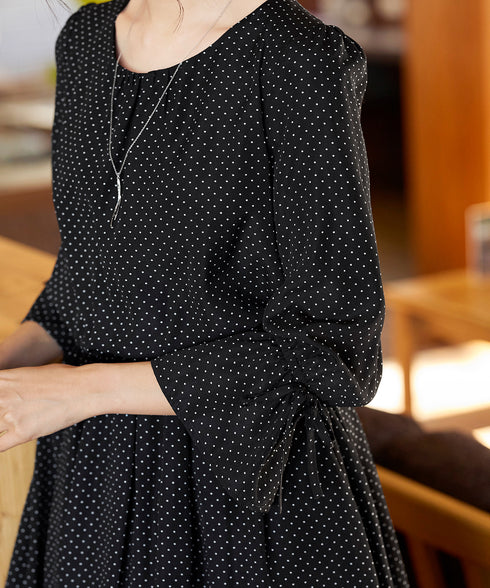 【アウトレット】女性らしさ引き立つ、リボン袖ギャザーワンピース