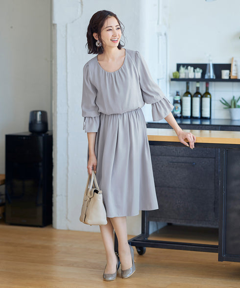 【アウトレット】女性らしさ引き立つ、リボン袖ギャザーワンピース