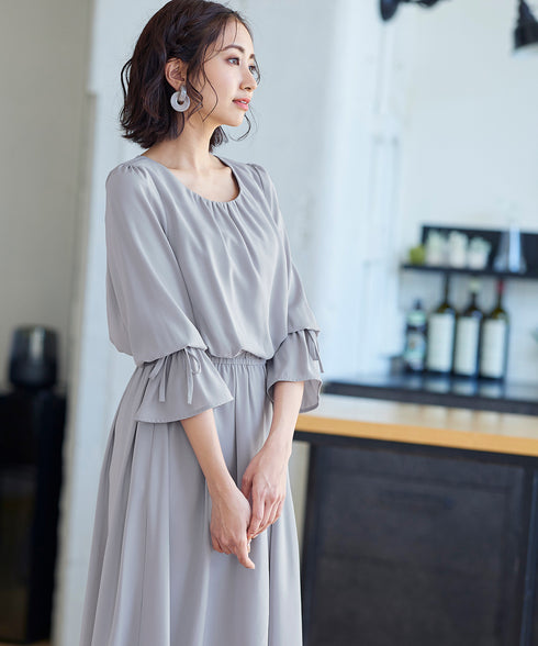 【アウトレット】女性らしさ引き立つ、リボン袖ギャザーワンピース