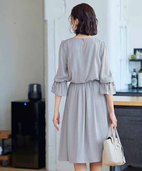 【アウトレット】女性らしさ引き立つ、リボン袖ギャザーワンピース