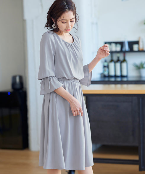 【アウトレット】女性らしさ引き立つ、リボン袖ギャザーワンピース