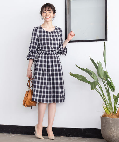 【アウトレット】女性らしさ引き立つ、リボン袖ギャザーワンピース