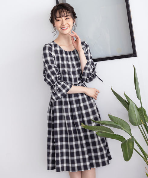 【アウトレット】女性らしさ引き立つ、リボン袖ギャザーワンピース