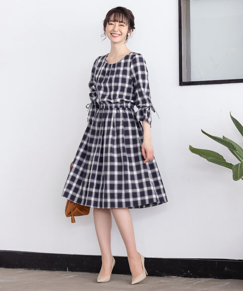 【アウトレット】女性らしさ引き立つ、リボン袖ギャザーワンピース