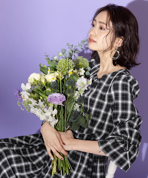 【アウトレット】女性らしさ引き立つ、リボン袖ギャザーワンピース