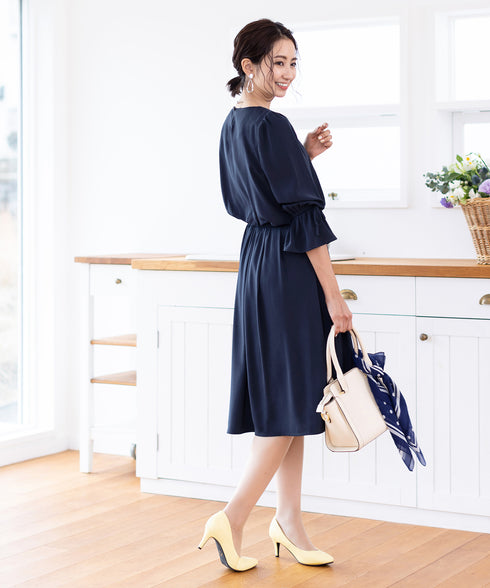 【アウトレット】女性らしさ引き立つ、リボン袖ギャザーワンピース