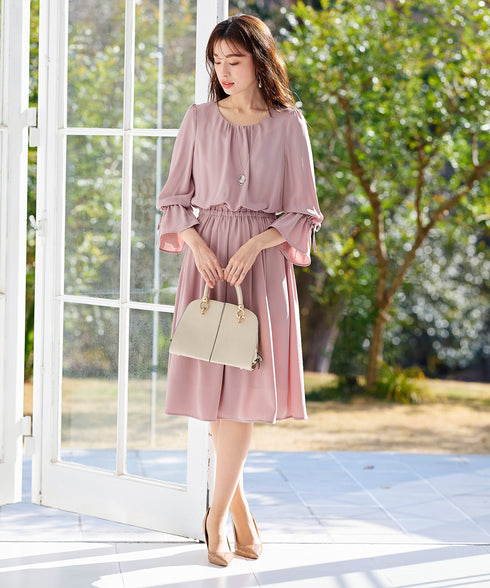 【アウトレット】女性らしさ引き立つ、リボン袖ギャザーワンピース