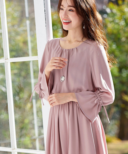 【アウトレット】女性らしさ引き立つ、リボン袖ギャザーワンピース