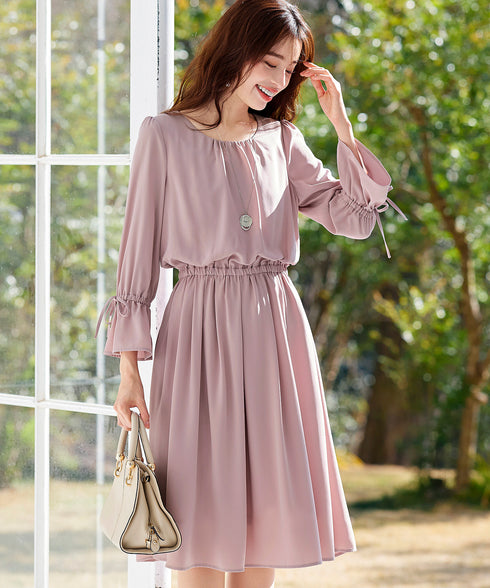 【アウトレット】女性らしさ引き立つ、リボン袖ギャザーワンピース