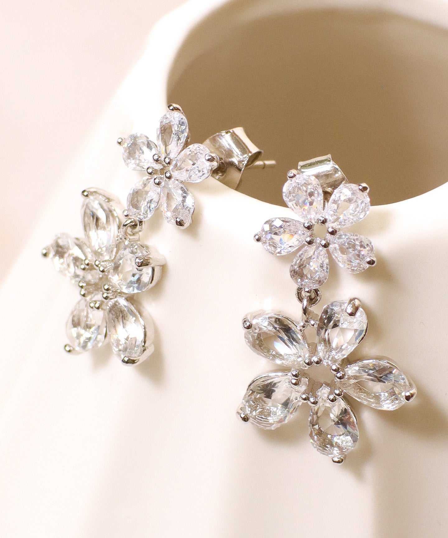 金属アレルギー対応】ガラスダブルフラワーピアス – Tiaclasse